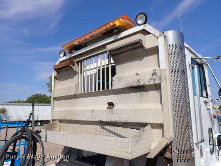 image for item DL7652 1998 International 9200  semi truck