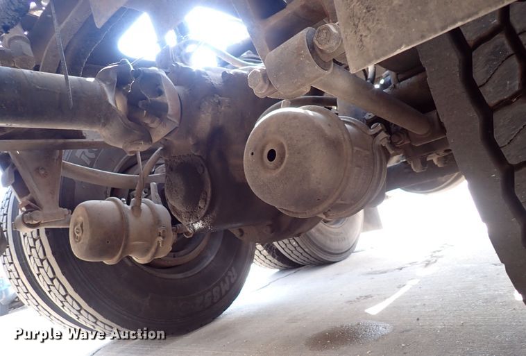 image for item DL7652 1998 International 9200  semi truck