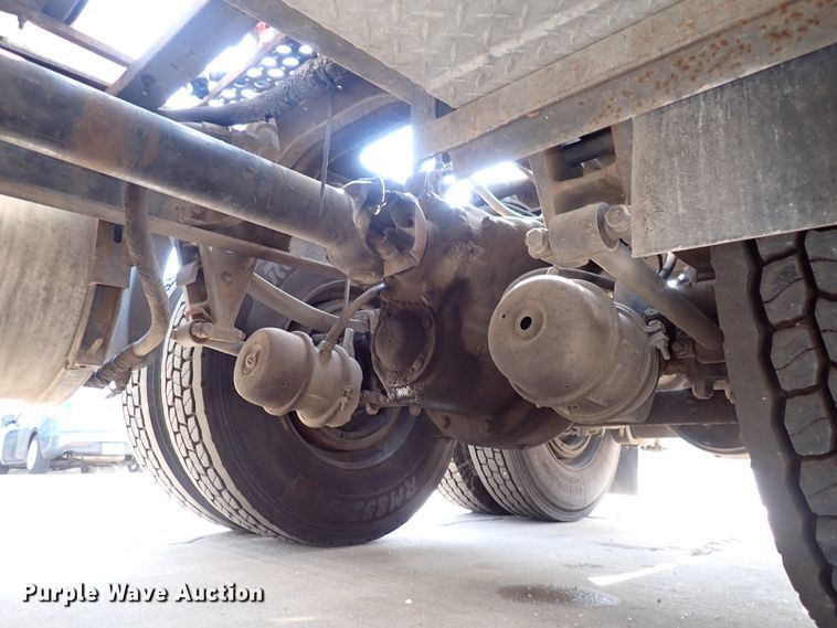 image for item DL7652 1998 International 9200  semi truck