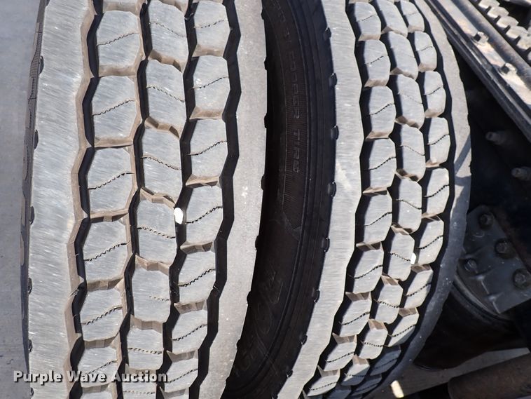 image for item DL7652 1998 International 9200  semi truck