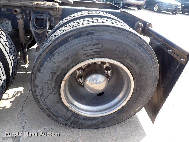 image for item DL7652 1998 International 9200  semi truck