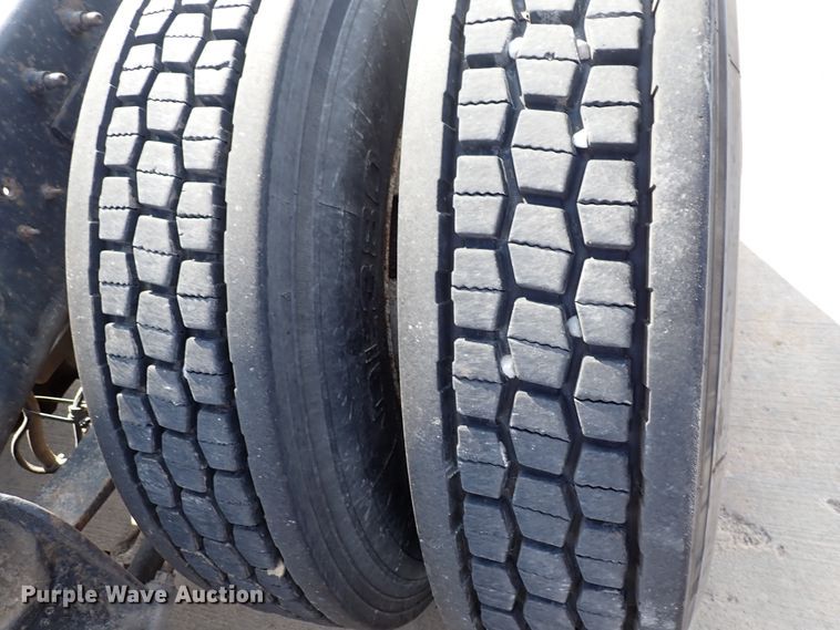 image for item DL7652 1998 International 9200  semi truck