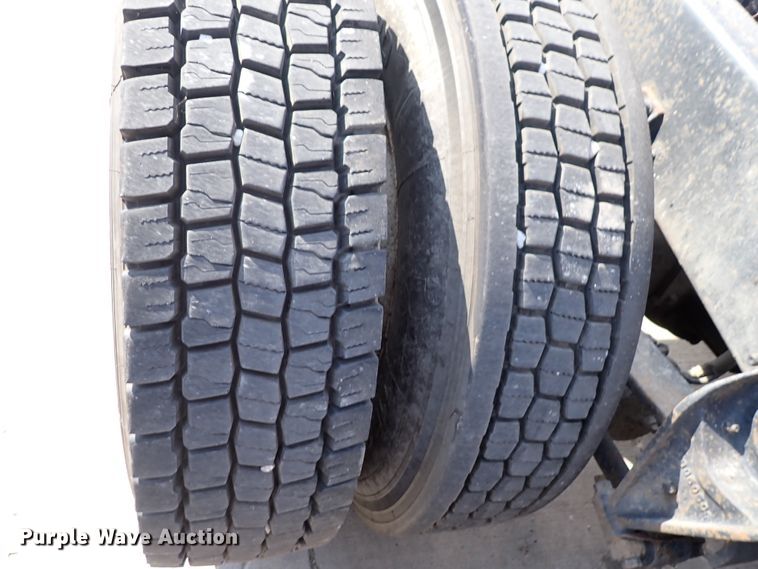 image for item DL7652 1998 International 9200  semi truck