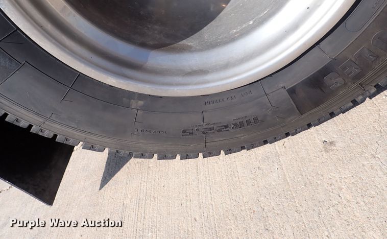 image for item DL7652 1998 International 9200  semi truck