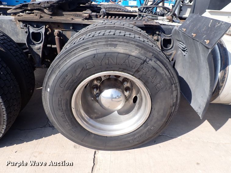 image for item DL7652 1998 International 9200  semi truck