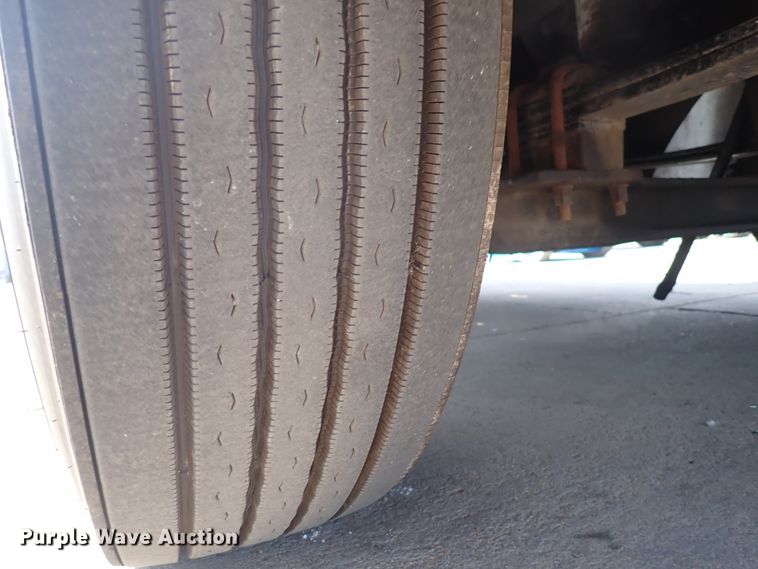 image for item DL7652 1998 International 9200  semi truck