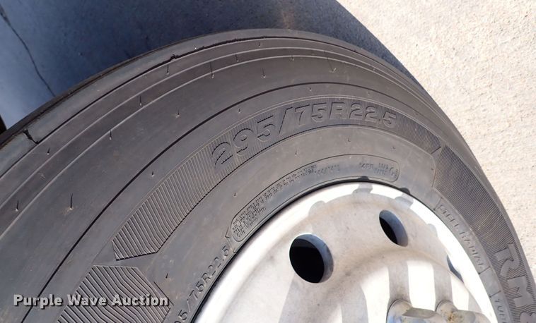 image for item DL7652 1998 International 9200  semi truck