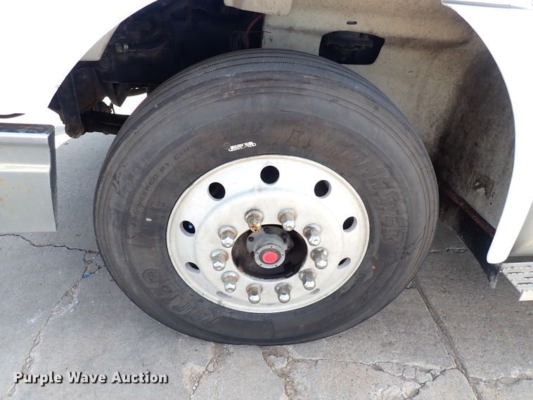 image for item DL7652 1998 International 9200  semi truck