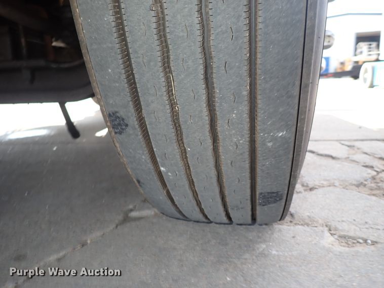 image for item DL7652 1998 International 9200  semi truck