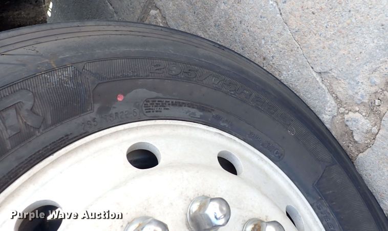 image for item DL7652 1998 International 9200  semi truck