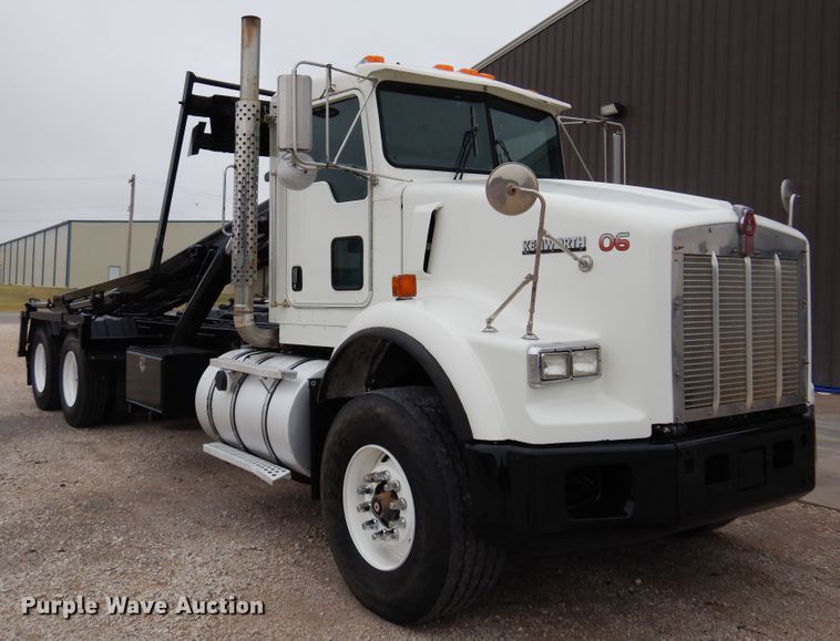 image for item DM5205 2006 Kenworth T800  roll-off container truck