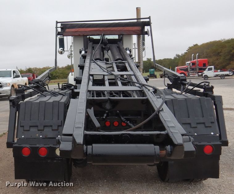 image for item DM5205 2006 Kenworth T800  roll-off container truck