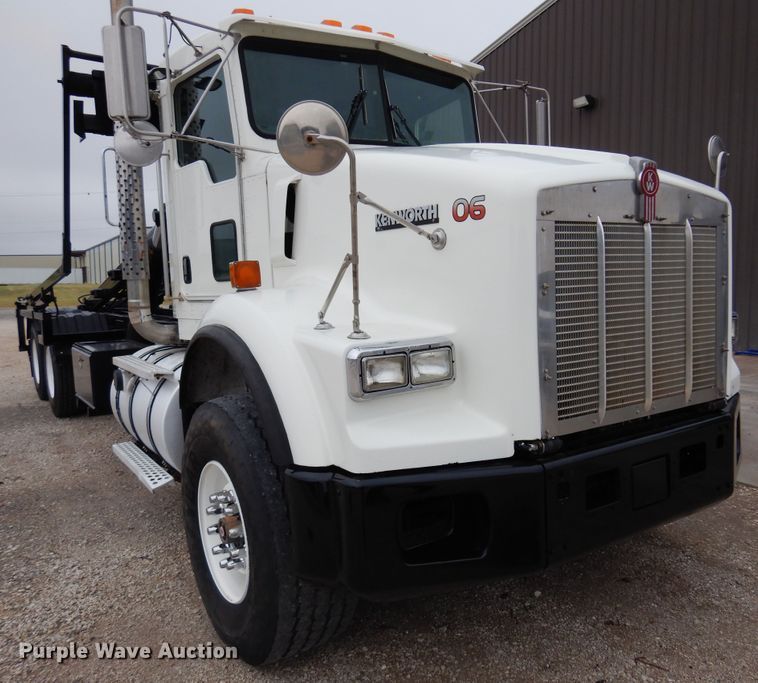 image for item DM5205 2006 Kenworth T800  roll-off container truck