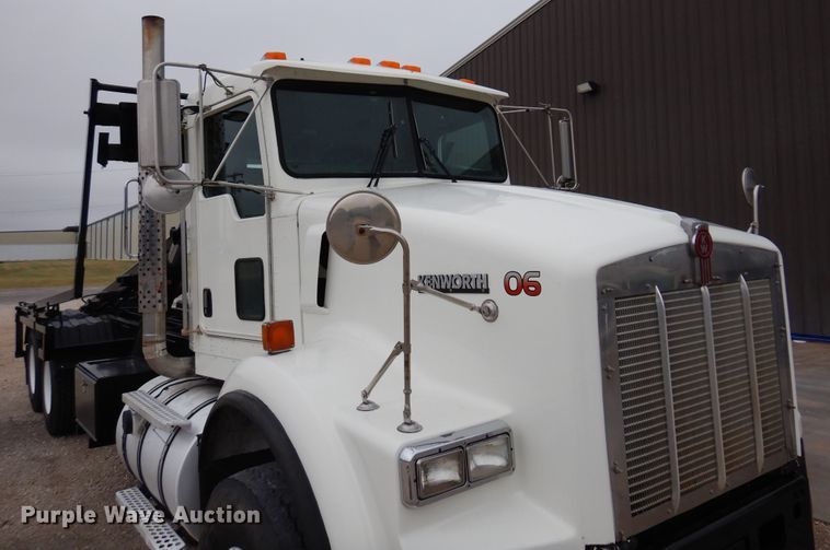 image for item DM5205 2006 Kenworth T800  roll-off container truck