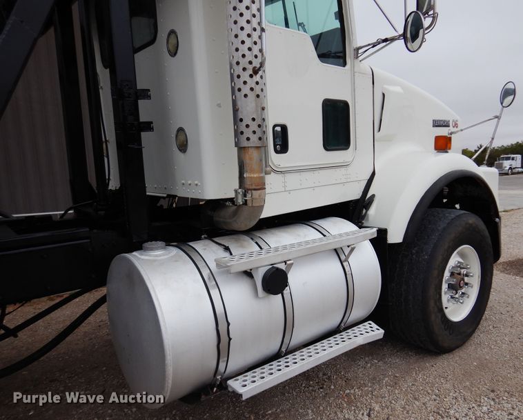 image for item DM5205 2006 Kenworth T800  roll-off container truck