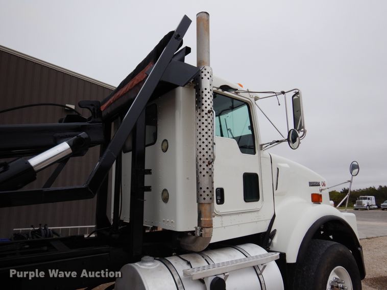 image for item DM5205 2006 Kenworth T800  roll-off container truck