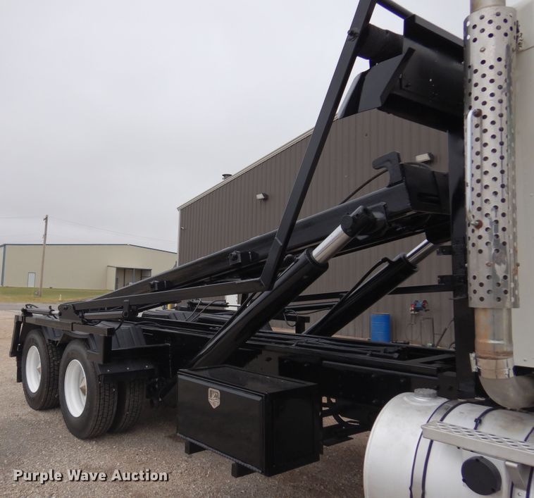 image for item DM5205 2006 Kenworth T800  roll-off container truck