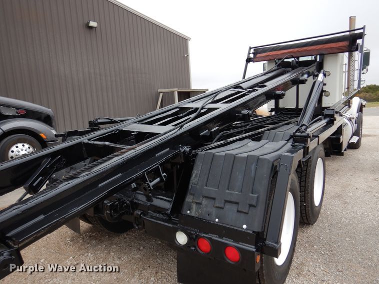 image for item DM5205 2006 Kenworth T800  roll-off container truck