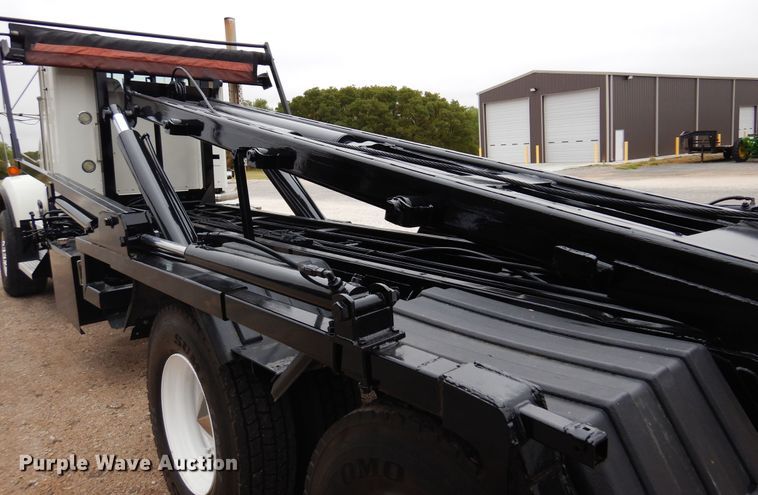 image for item DM5205 2006 Kenworth T800  roll-off container truck