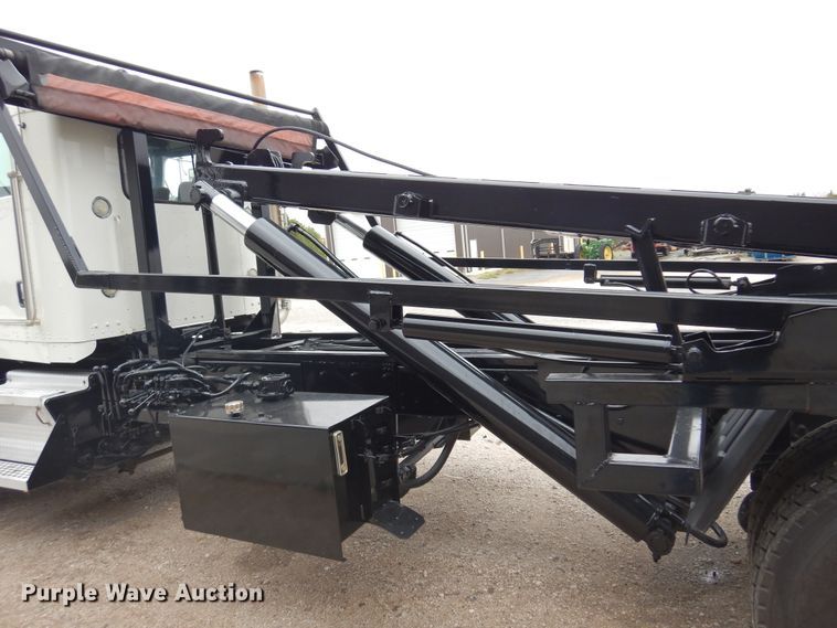 image for item DM5205 2006 Kenworth T800  roll-off container truck