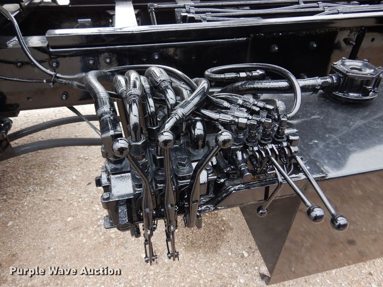 image for item DM5205 2006 Kenworth T800  roll-off container truck