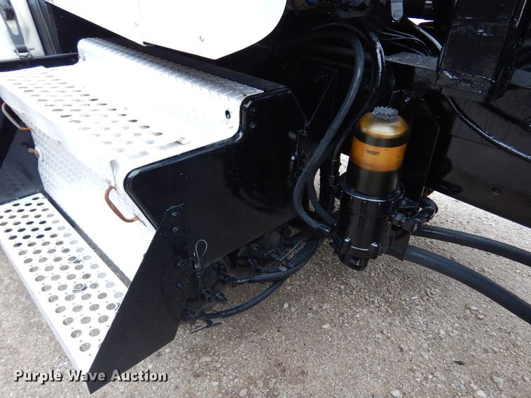 image for item DM5205 2006 Kenworth T800  roll-off container truck