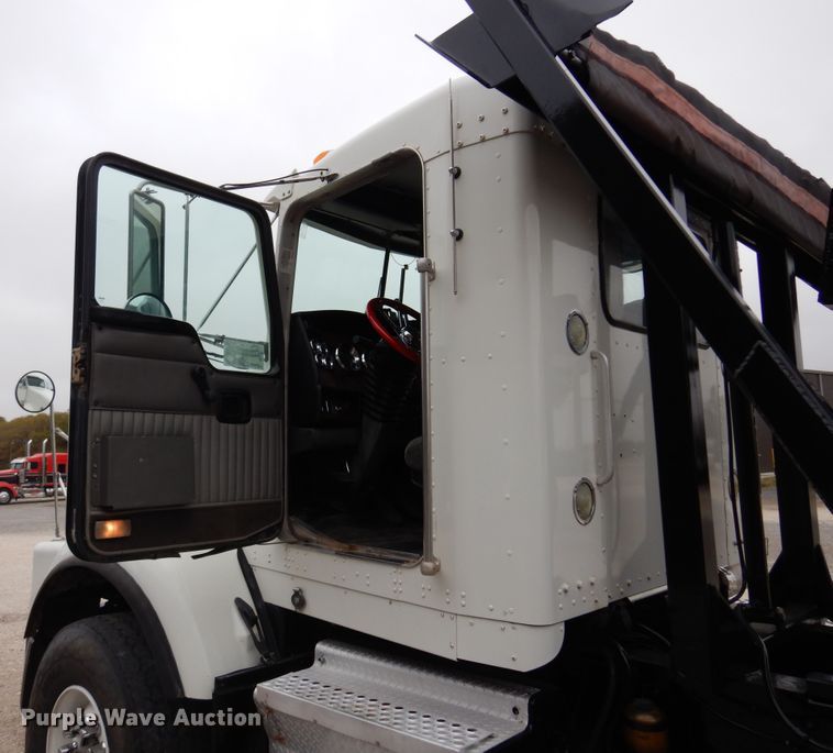 image for item DM5205 2006 Kenworth T800  roll-off container truck