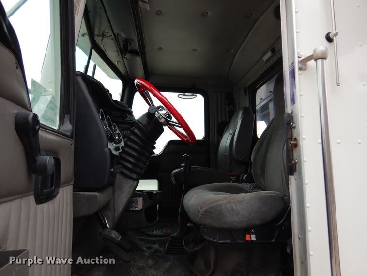 image for item DM5205 2006 Kenworth T800  roll-off container truck