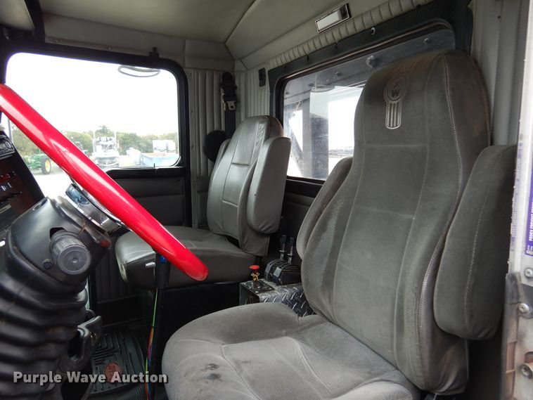 image for item DM5205 2006 Kenworth T800  roll-off container truck