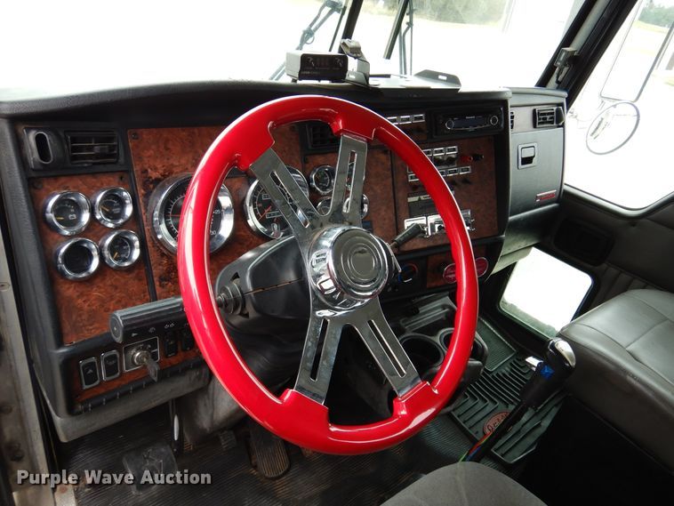 image for item DM5205 2006 Kenworth T800  roll-off container truck