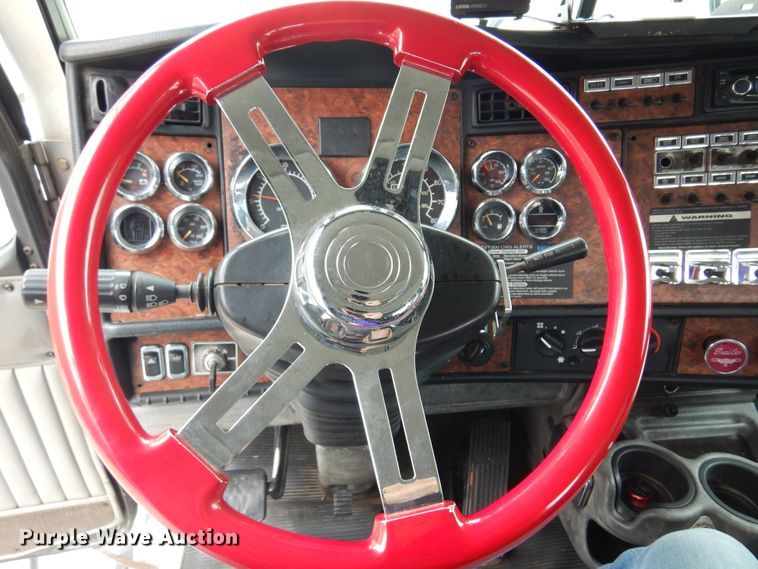 image for item DM5205 2006 Kenworth T800  roll-off container truck