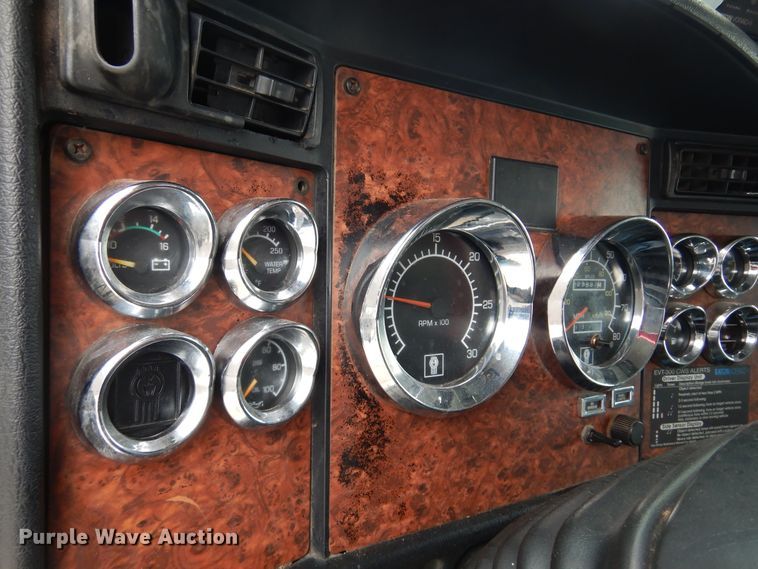 image for item DM5205 2006 Kenworth T800  roll-off container truck