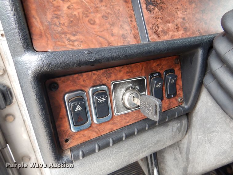 image for item DM5205 2006 Kenworth T800  roll-off container truck