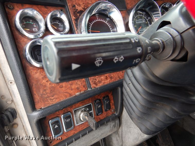 image for item DM5205 2006 Kenworth T800  roll-off container truck