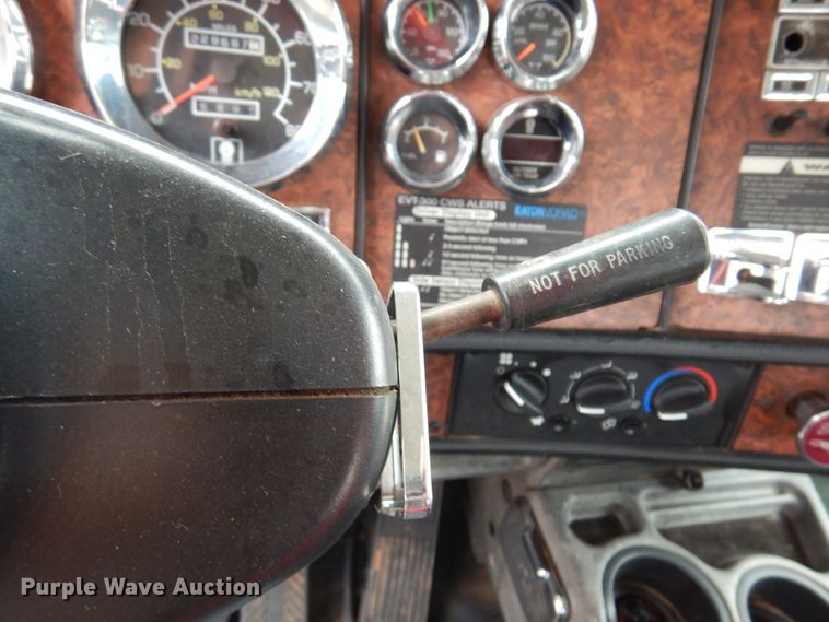 image for item DM5205 2006 Kenworth T800  roll-off container truck