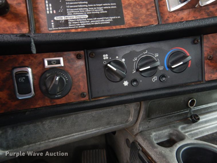 image for item DM5205 2006 Kenworth T800  roll-off container truck