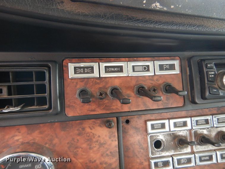 image for item DM5205 2006 Kenworth T800  roll-off container truck