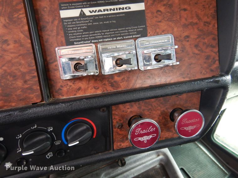 image for item DM5205 2006 Kenworth T800  roll-off container truck