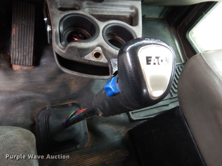 image for item DM5205 2006 Kenworth T800  roll-off container truck