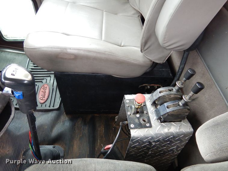 image for item DM5205 2006 Kenworth T800  roll-off container truck