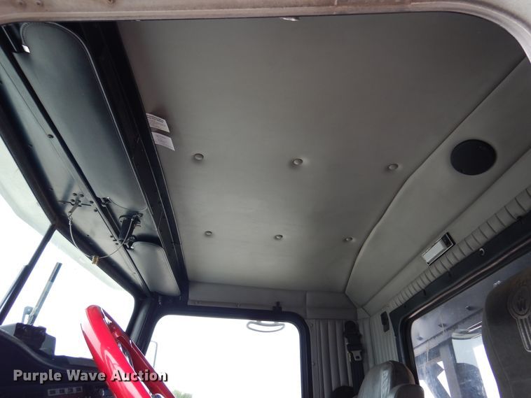 image for item DM5205 2006 Kenworth T800  roll-off container truck