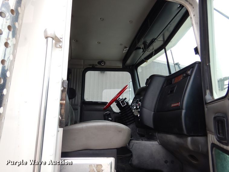 image for item DM5205 2006 Kenworth T800  roll-off container truck