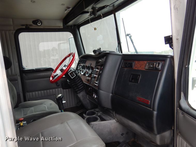 image for item DM5205 2006 Kenworth T800  roll-off container truck