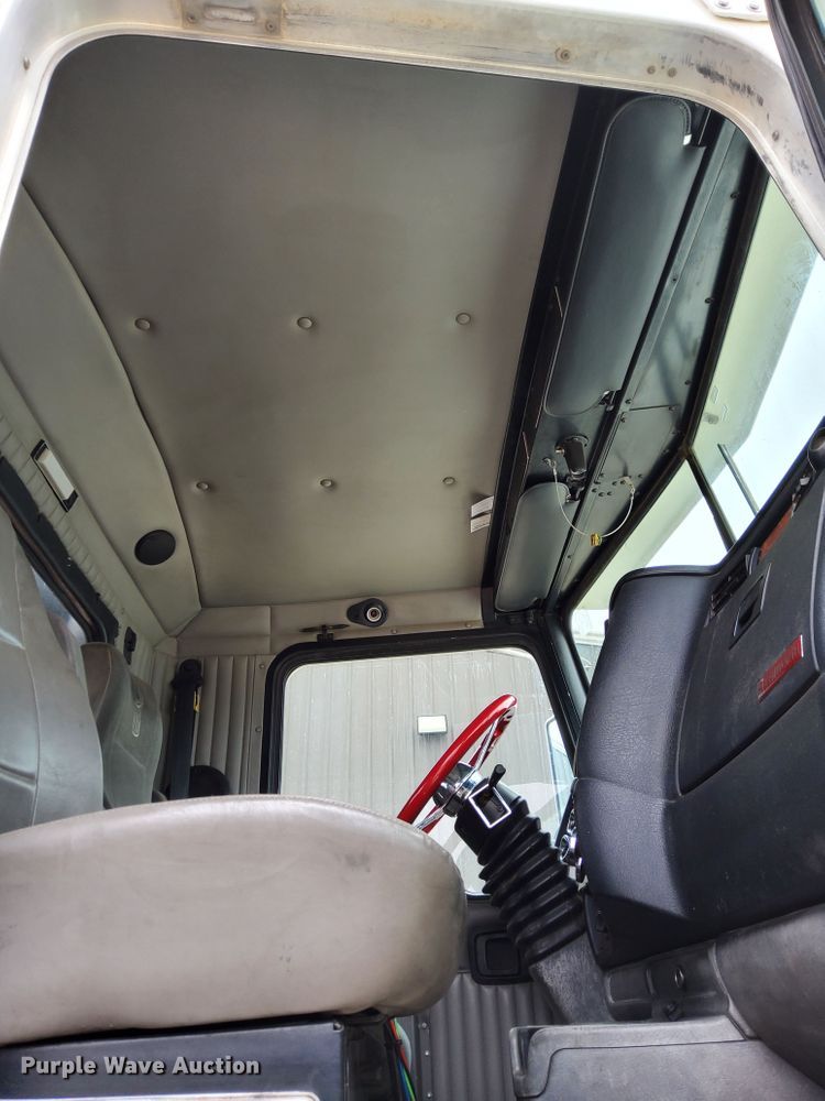 image for item DM5205 2006 Kenworth T800  roll-off container truck