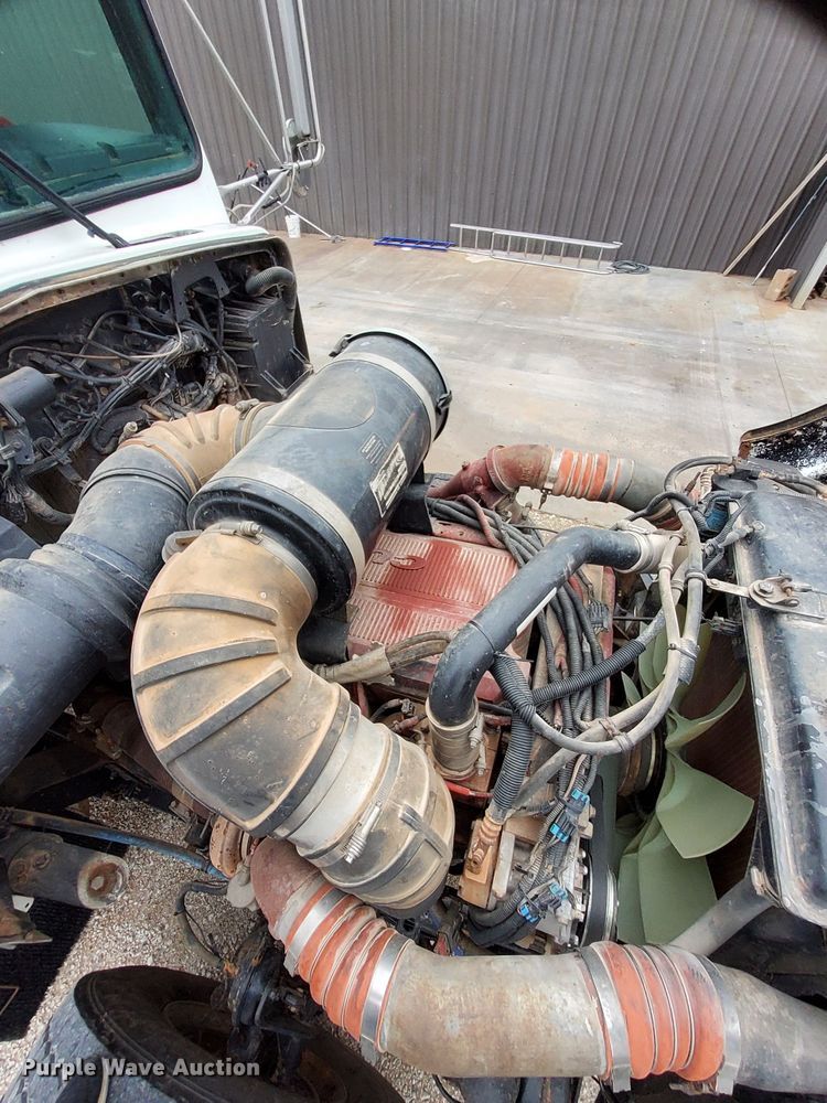 image for item DM5205 2006 Kenworth T800  roll-off container truck