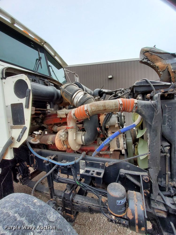 image for item DM5205 2006 Kenworth T800  roll-off container truck