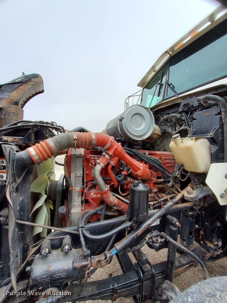 image for item DM5205 2006 Kenworth T800  roll-off container truck