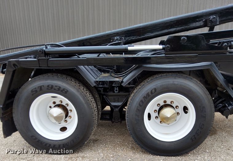 image for item DM5205 2006 Kenworth T800  roll-off container truck