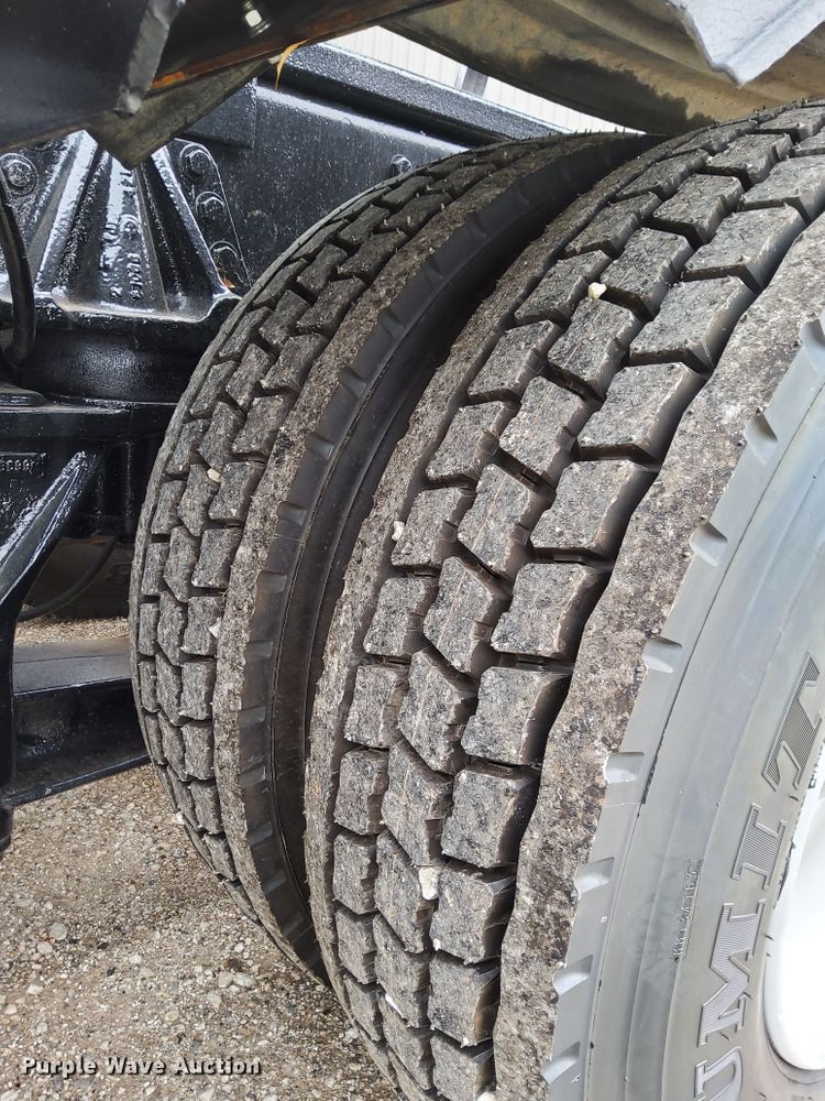 image for item DM5205 2006 Kenworth T800  roll-off container truck