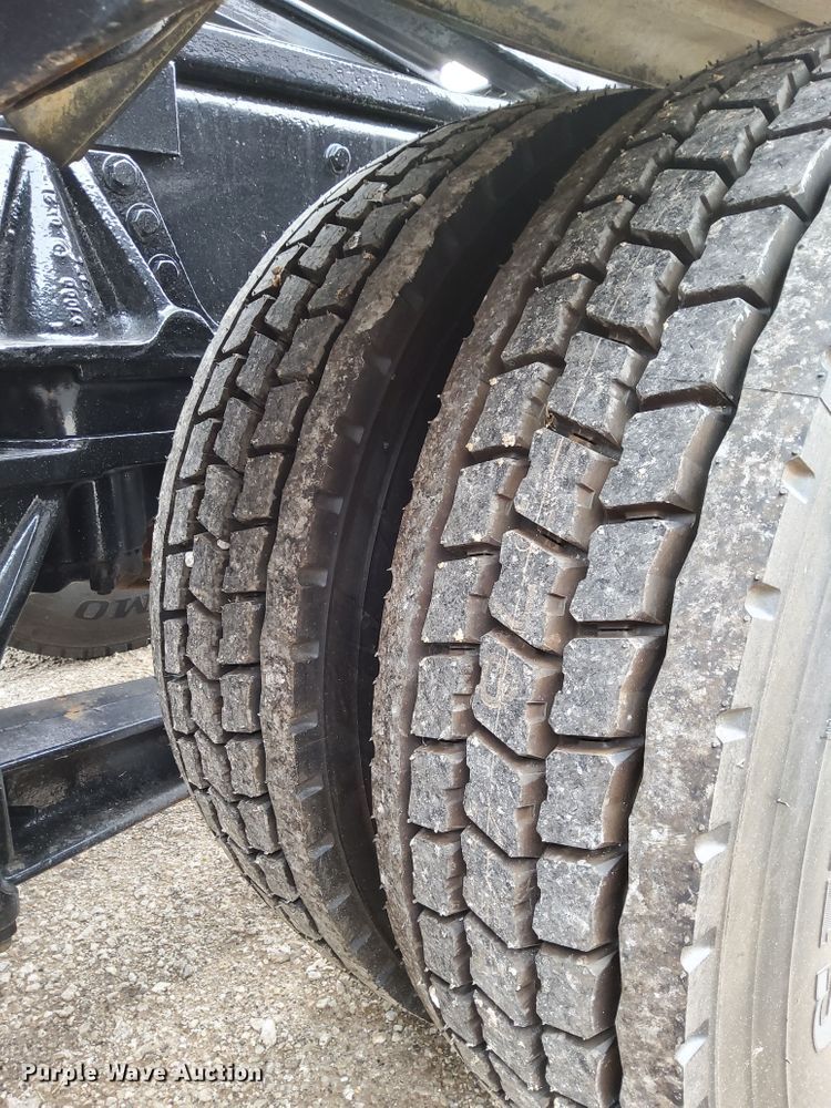 image for item DM5205 2006 Kenworth T800  roll-off container truck